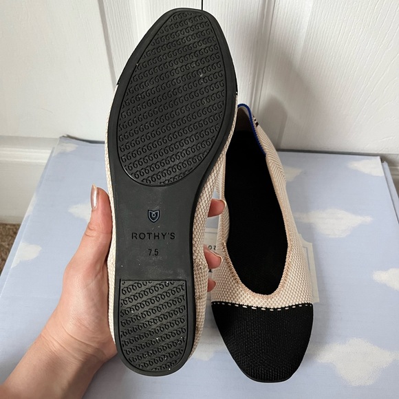 Rothys - “The Flat” Knit Round Toe, Two-Tone Shoes w/ Cream and Black Cap - Picture 9 of 9